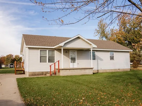 332 Kennedy Dr, Iola, KS 66749