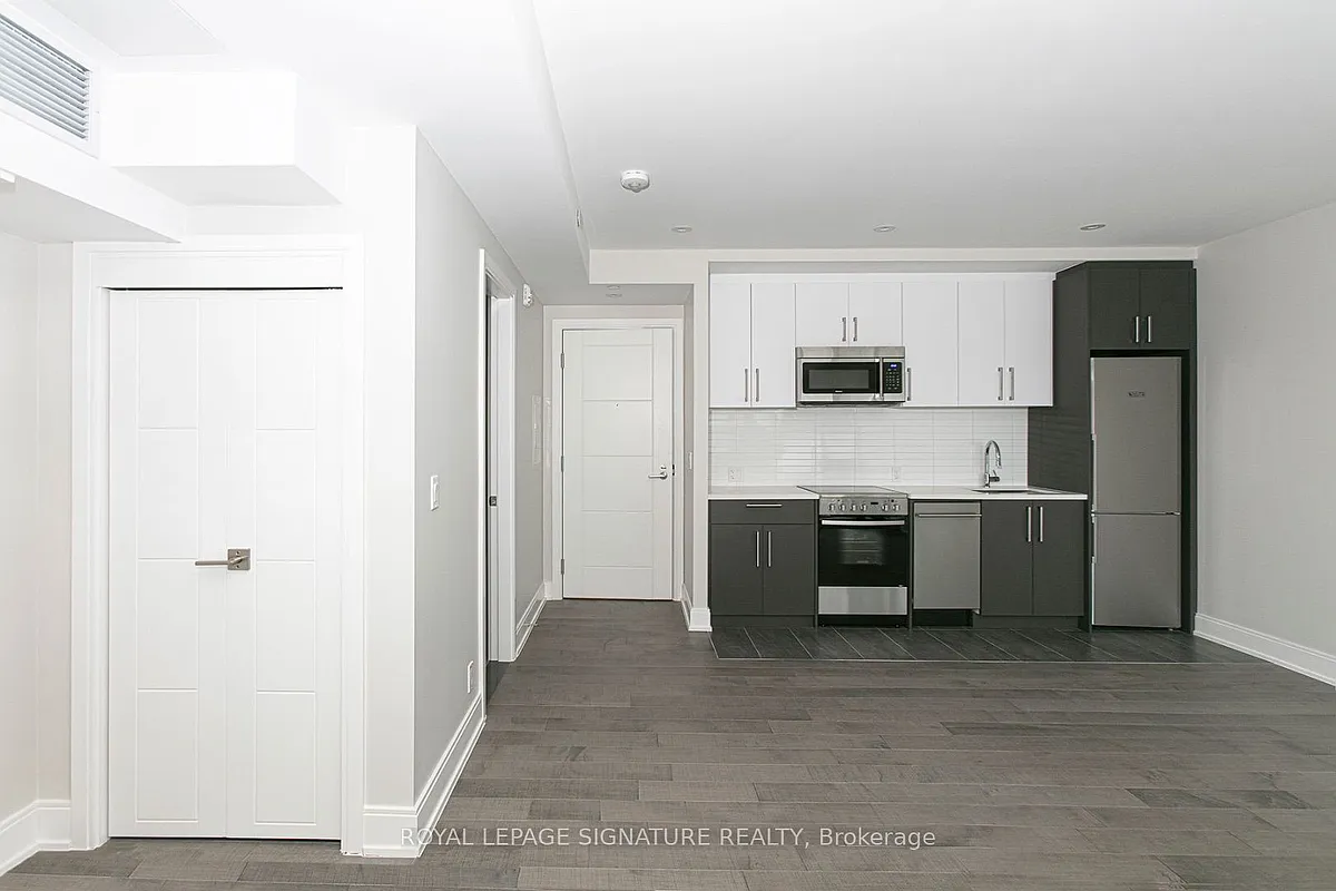 Building Photo - 11 Walmer Rd #107