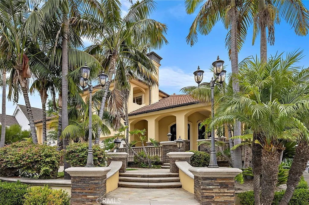 6 bed, 4.5 bath, 5853 sqft, $15,000 — Photo 4