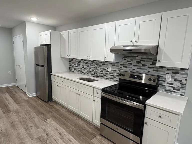 112 Godwin Ave — Photo 2
