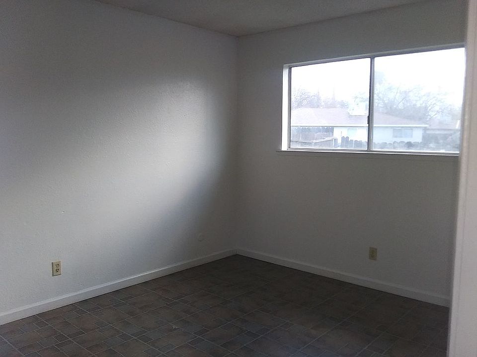2nd image of 3274 Cheyenne Dr