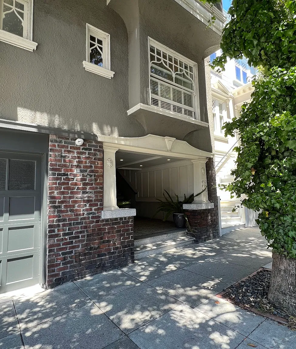 2 bed, 986 sqft, $5,950 — Photo 1