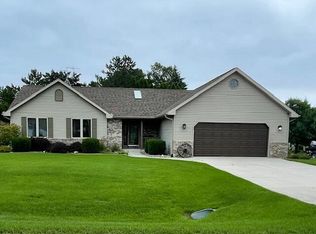 N6235 Woodland Meadows Dr, Sheboygan, WI 53083