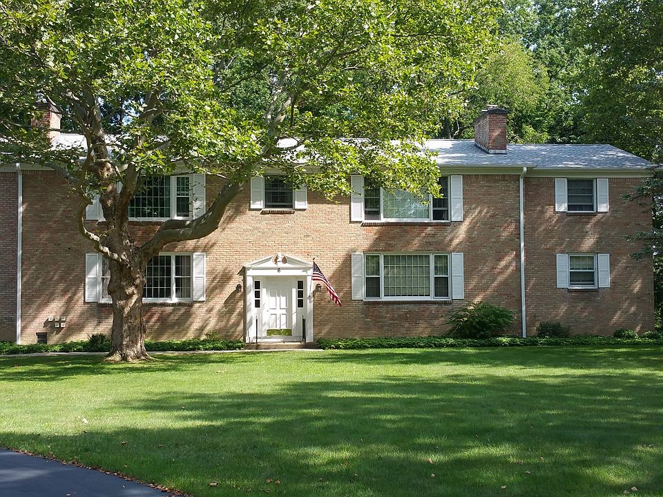 1st image of 6 Woodbrook Dr