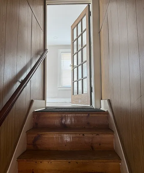 Second floor entryway