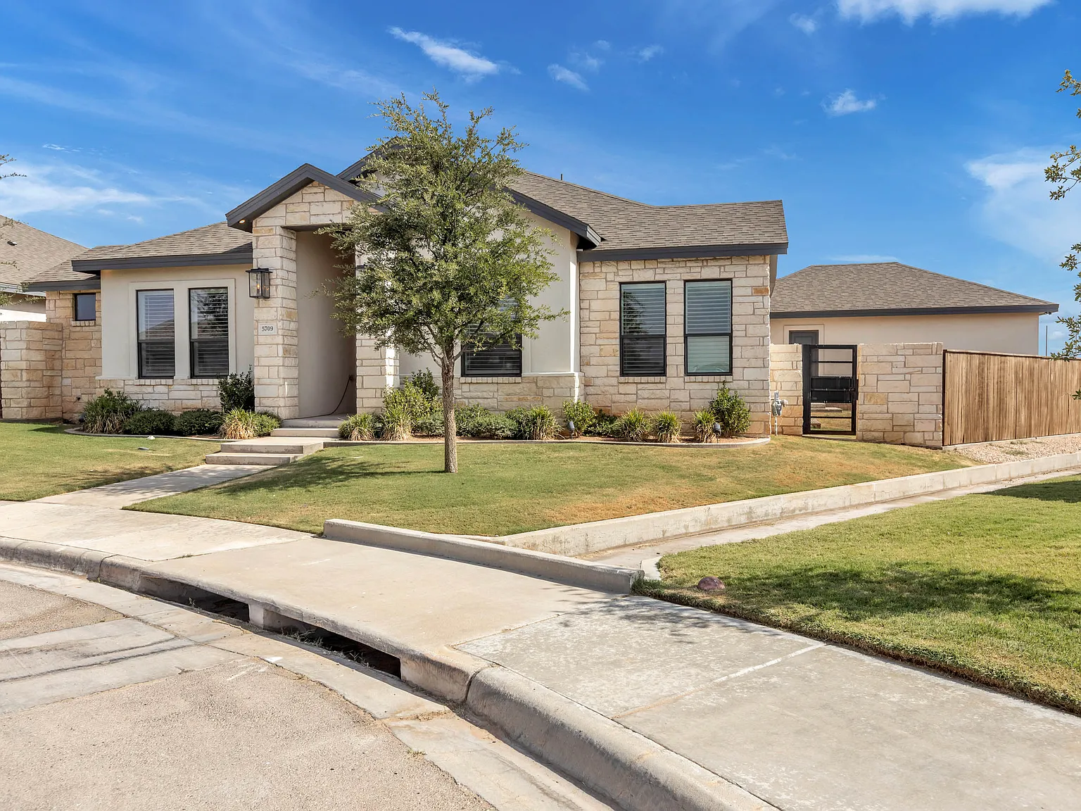 4 bed, 3.5 bath, 2743 sqft, $5,500 — Photo 3