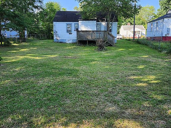 3rd image of 395 Gentry St