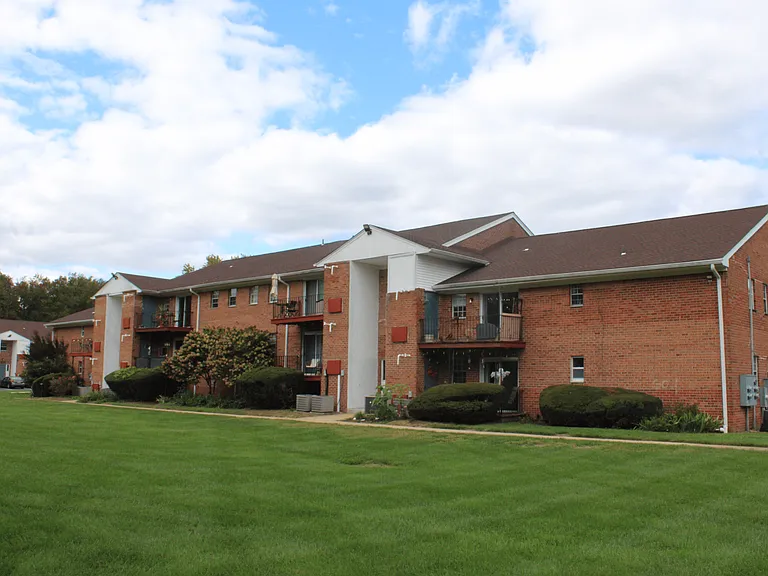 Farmingdale Gardens — Photo 13