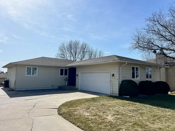 1801 Sheridan Dr, Norfolk, NE 68701