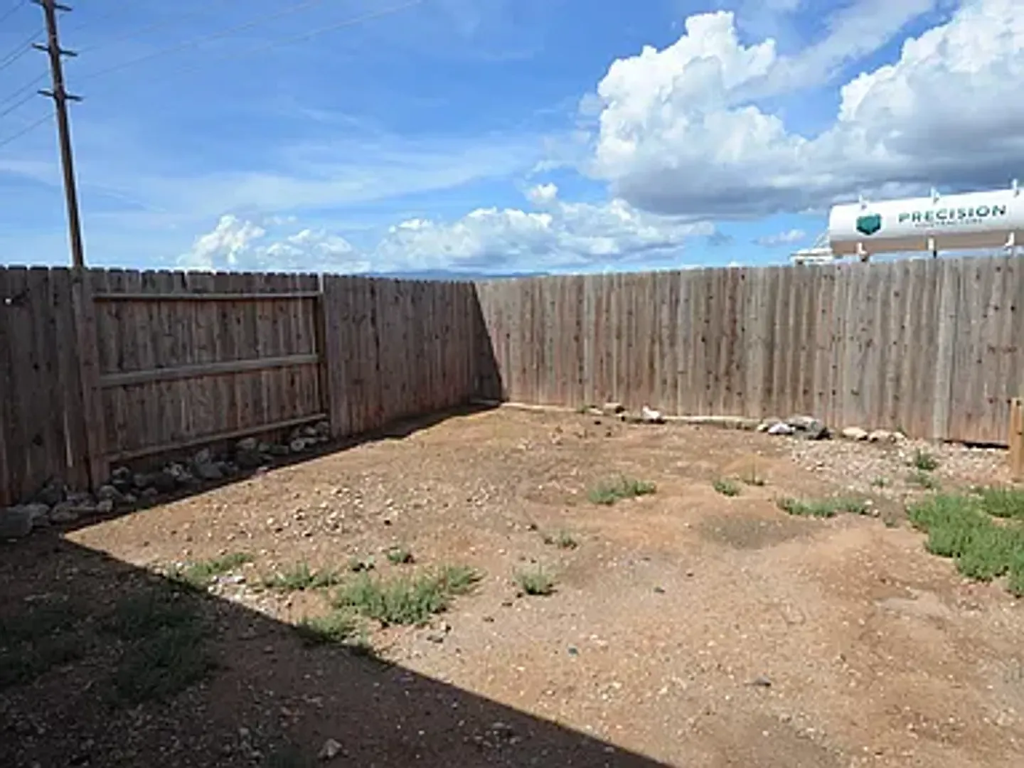 Single level Twinhome! — Photo 2