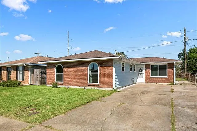 3 bed, 1.5 bath, 1300 sqft, $1,400 — Photo 2