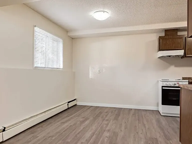 5516 47a Ave #104 — Photo 9