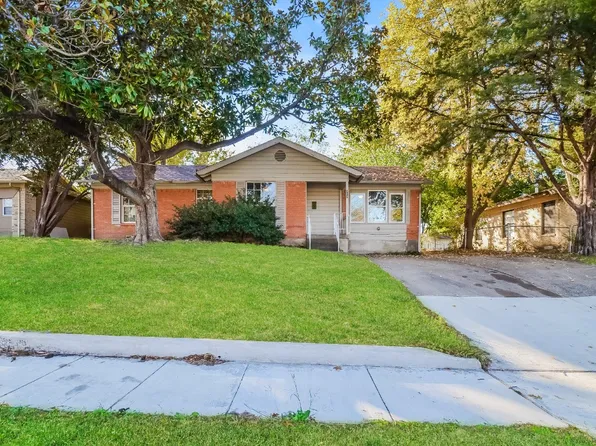 318 W Daugherty Dr, Garland, TX 75041