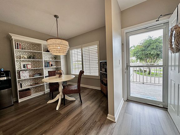 Entrance and Breakfast Nook