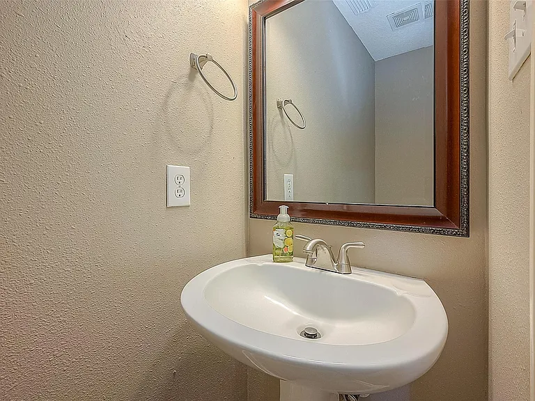 5910 Misty Island Ct — Photo 23