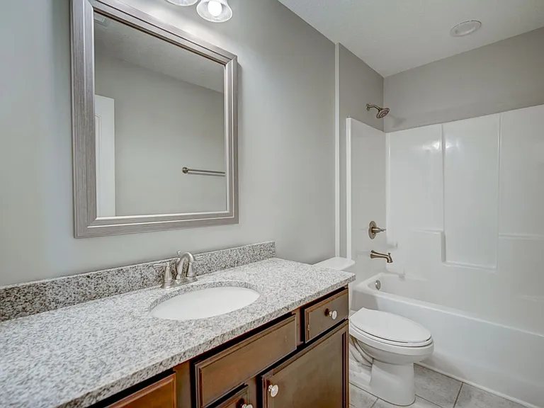 732 Shelburne Ln — Photo 44