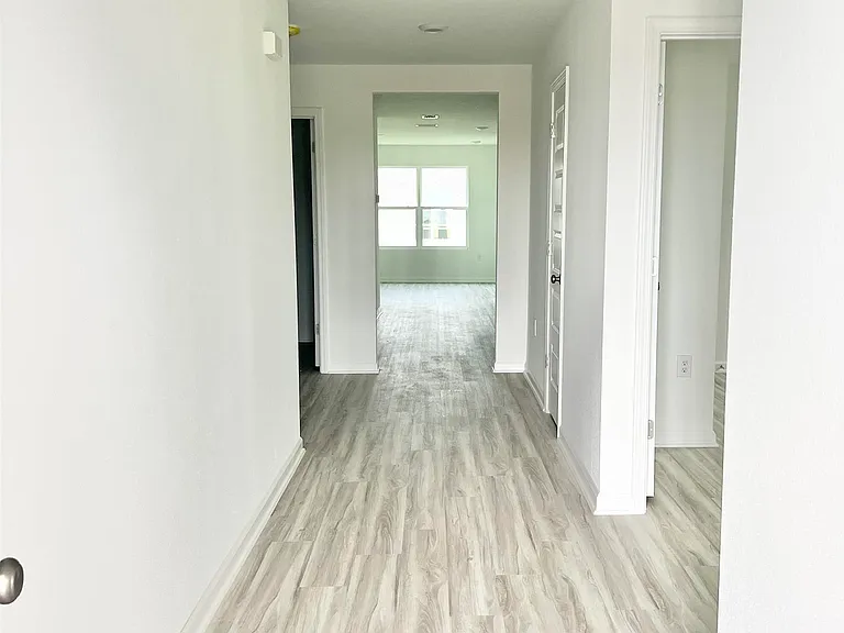 428 Winters Ave — Photo 3