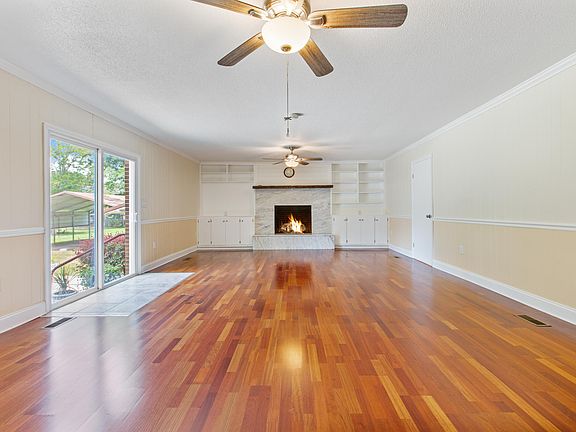 2nd image of 113 Center St