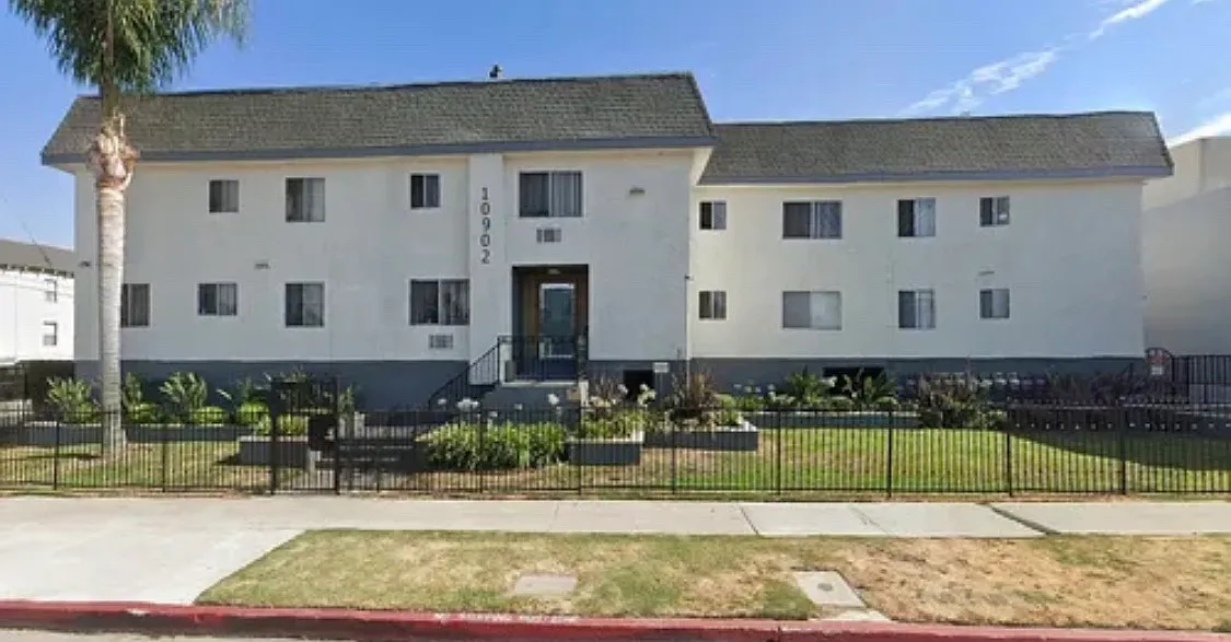 2 bed, 900 sqft, $2,195 — Photo 1