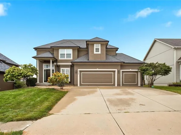 5703 NW 93rd St, Kansas City, MO 64154