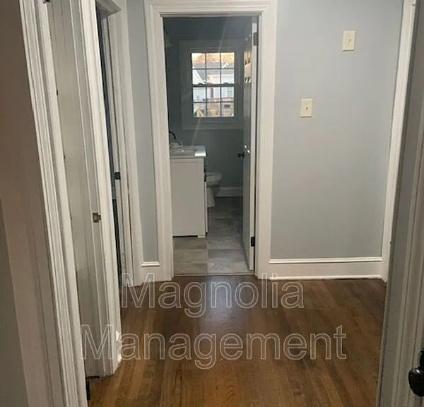 1027 William St — Photo 3