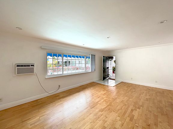 4th image of 8576 Holloway Dr APT 1