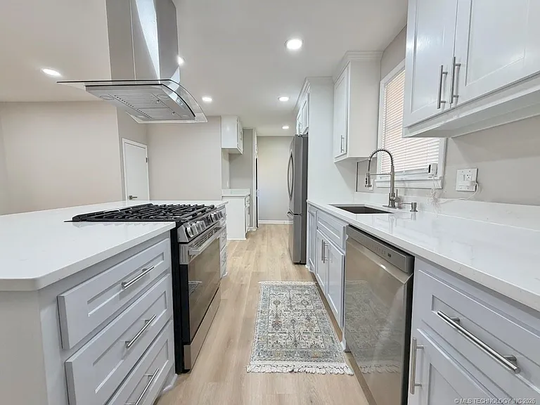 424 N Market Ave — Photo 8
