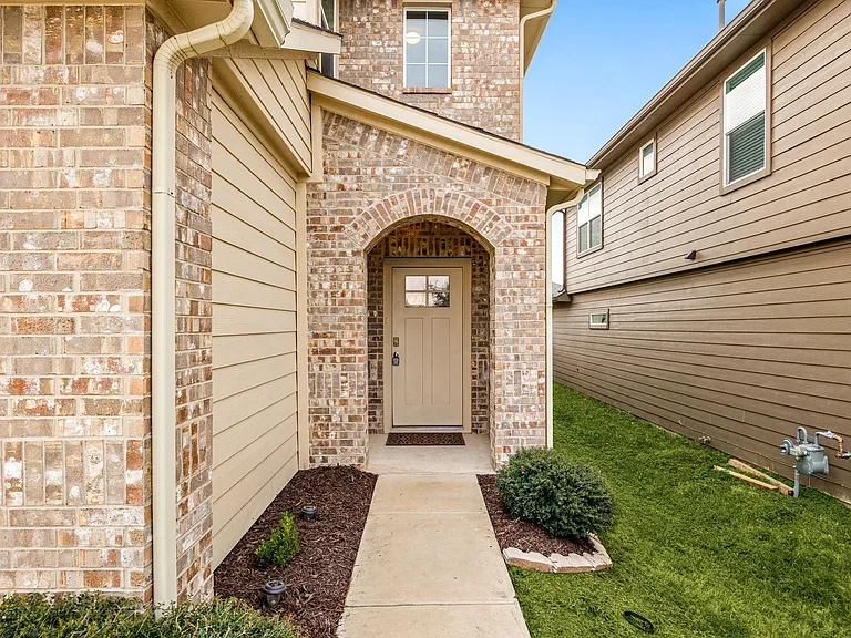 13925 Heywood Dr — Photo 3