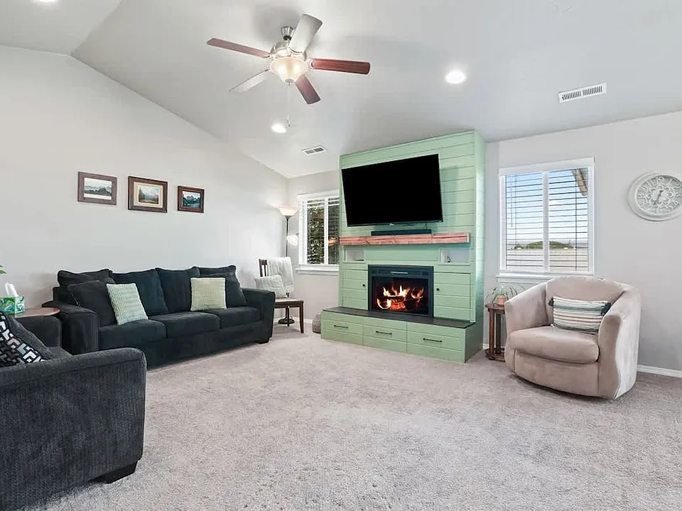 218 Cliff Swallow Ave #ID1460944P