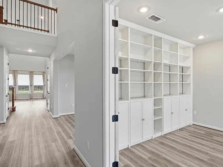 10051 Mulhouse Dr — Photo 3