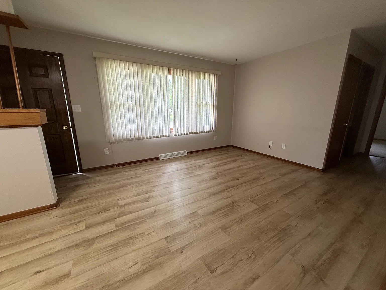 3 bed, 1.5 bath, 940 sqft, $1,350 — Photo 2