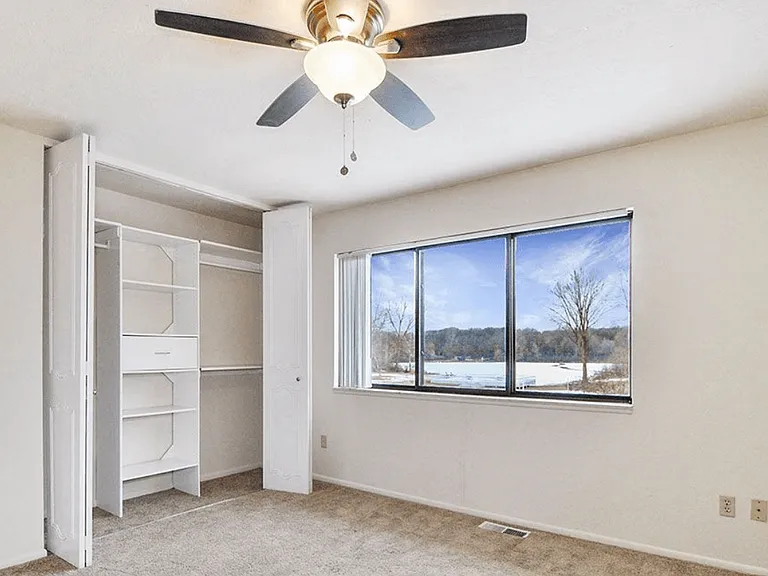 Lakeside Apartments — Photo 10