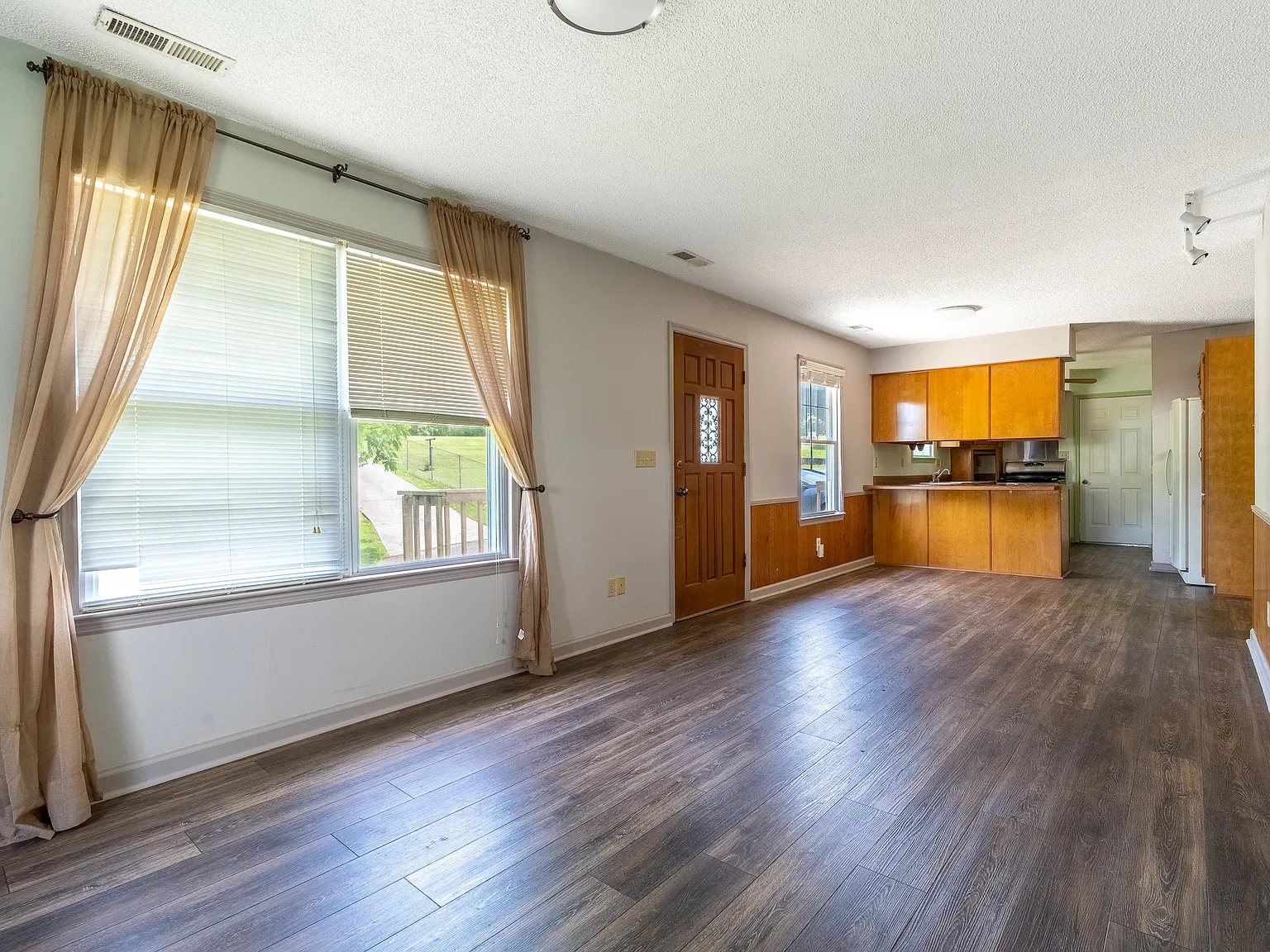 37 Hilldale Rd — Photo 2