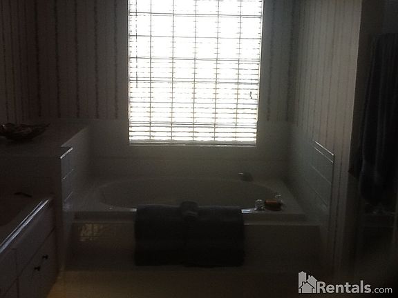 5th image of 6463 Longlake Dr