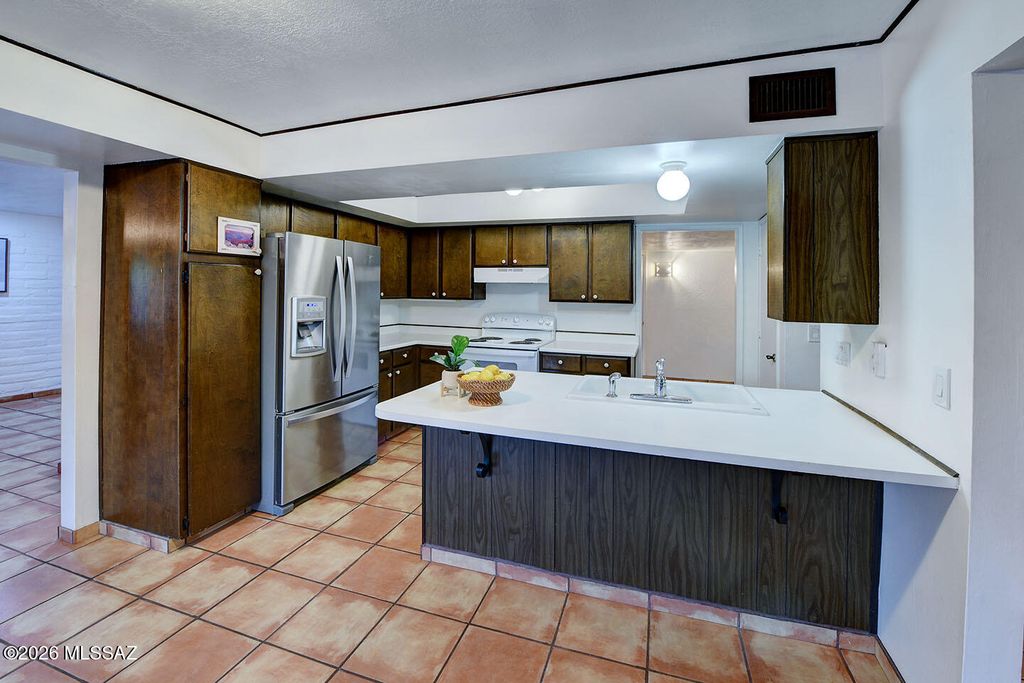 3520 N Melpomene Way, Tucson, AZ - More
