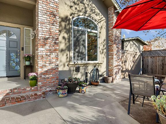 3rd image of 1027 Elsbree Lane