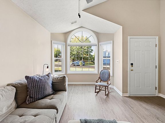 5th image of 102 Timberwood Trce