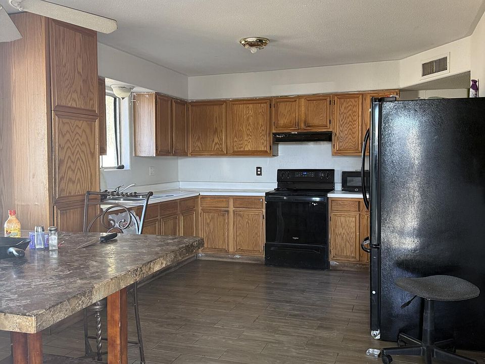 2nd image of 413 S 107TH Street