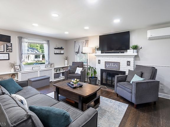 2nd image of 17 Woodstone Rd