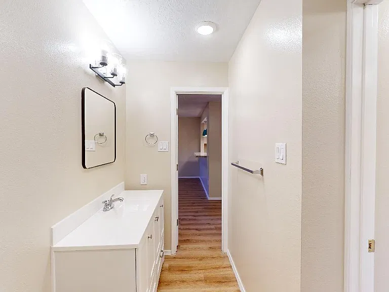 1855 Girard Blvd NE — Photo 51