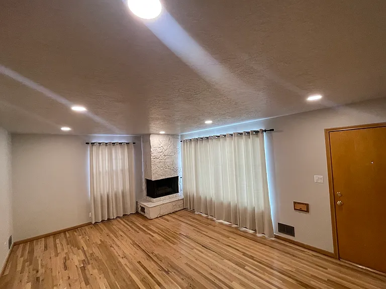 3645 Gramercy Ave — Photo 4