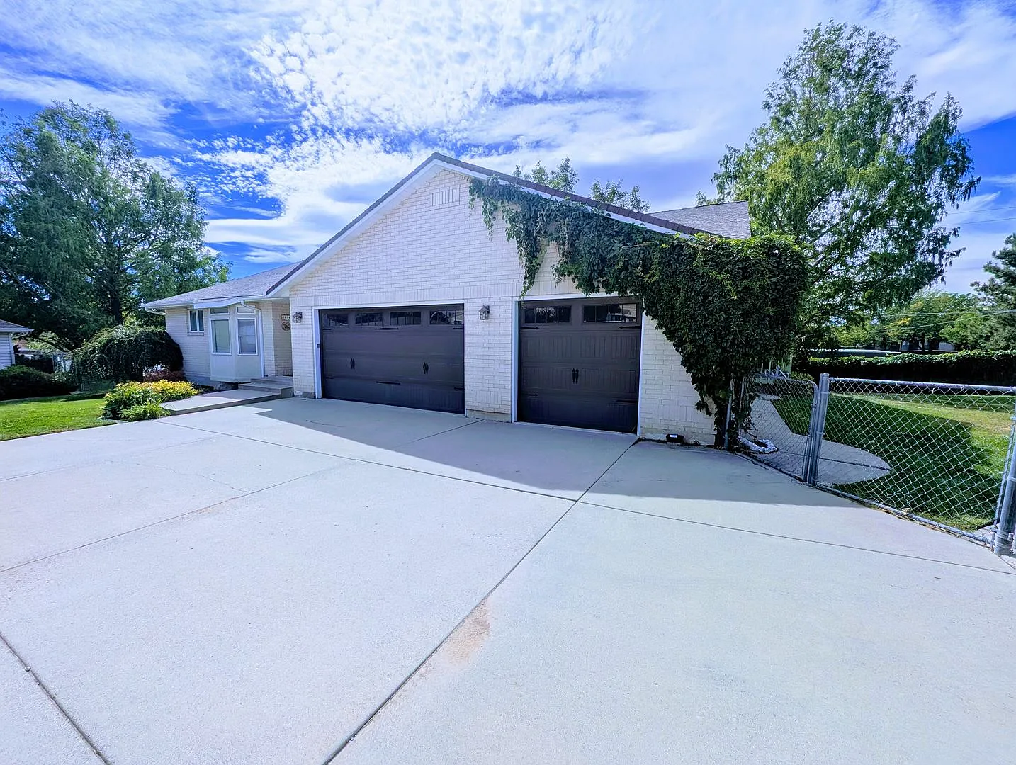 Gorgeous Holladay Home! — Photo 2