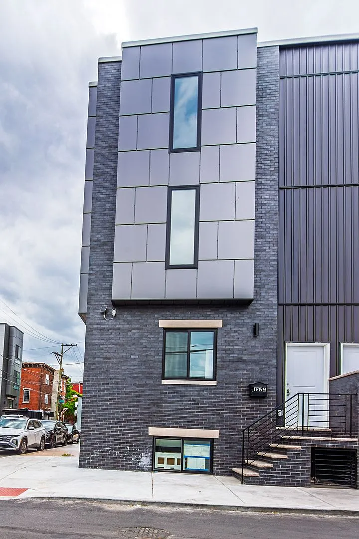 Building Photo - 137 E Cumberland St #B