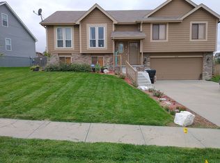 608 Ruby Rd, Papillion, NE 68133