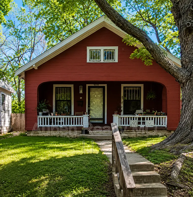 3 bed, 1.0 bath, 1415 sqft, $1,495 — Photo 1