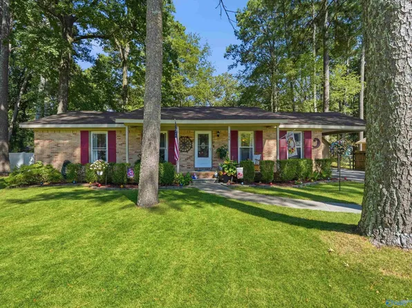 504 Hermitage Wood Dr NW, Huntsville, AL 35806