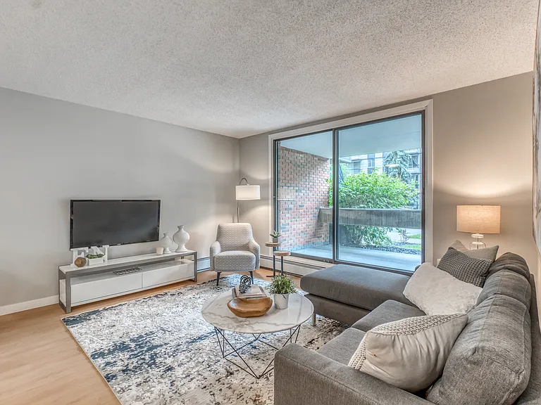 1122 15th Ave SW — Photo 30