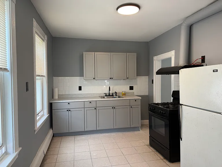 252 E Cottage St — Photo 12