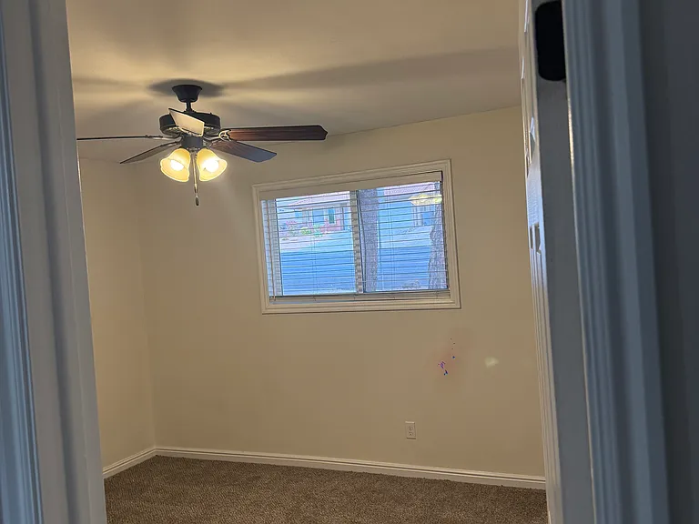 573 W Diagonal St — Photo 8