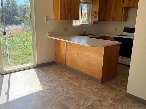2nd image of 1225-1235 NW Hall Dr #5